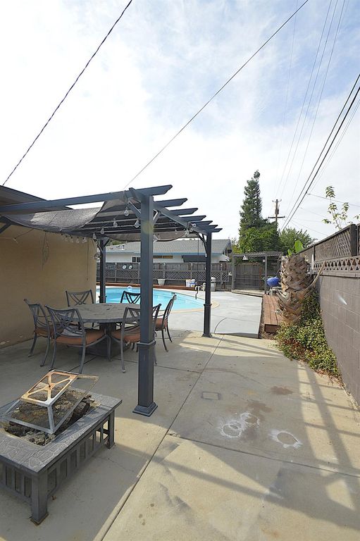 Image 32 of property listing at 1708 W Andrews Avenue, Fresno, CA 93705