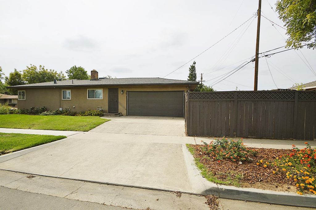 Image 5 of property listing at 1708 W Andrews Avenue, Fresno, CA 93705