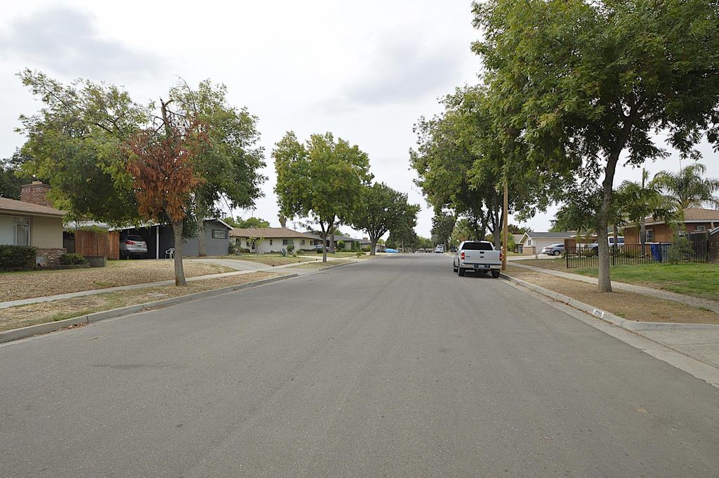 Image 6 of property listing at 1708 W Andrews Avenue, Fresno, CA 93705
