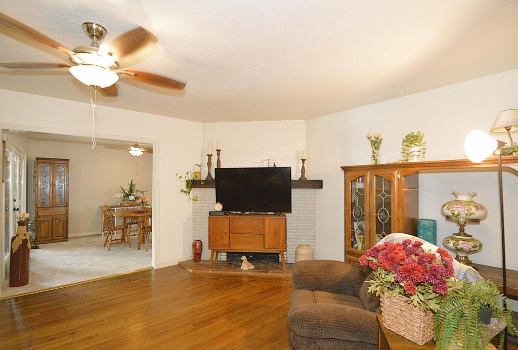 Image 8 of property listing at 1708 W Andrews Avenue, Fresno, CA 93705