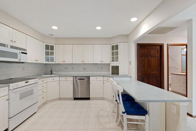 5100 S France Avenue S 305, Edina, MN 55410