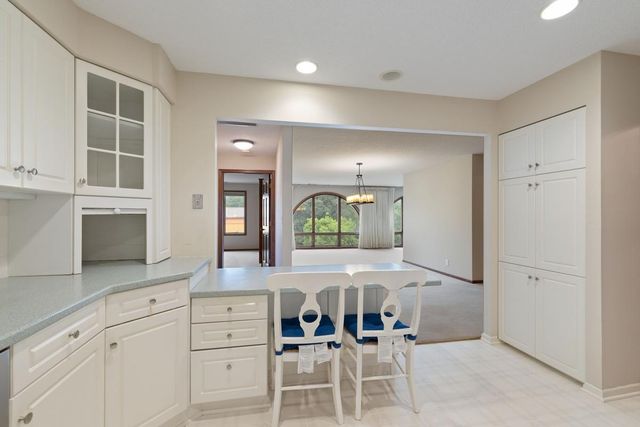 5100 S France Avenue S 305, Edina, MN 55410