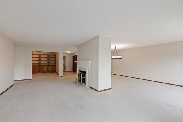 5100 S France Avenue S 305, Edina, MN 55410