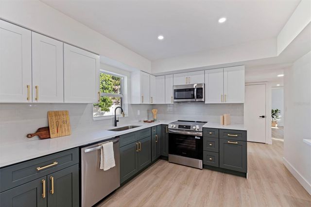 165 PINEWOOD AVENUE, Clearwater, FL 33765