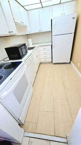 121 Golden Isles Dr 904, Hallandale Beach, FL 33009