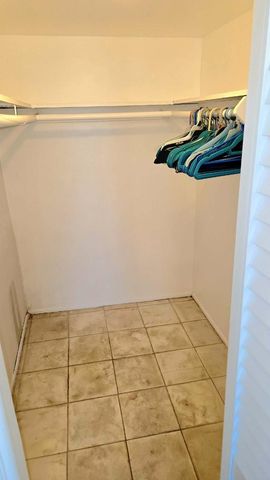 121 Golden Isles Dr 904, Hallandale Beach, FL 33009