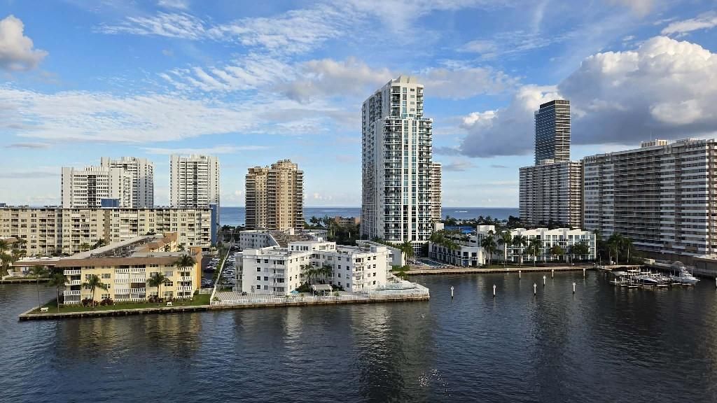 121 Golden Isles Dr 904, Hallandale Beach, FL 33009