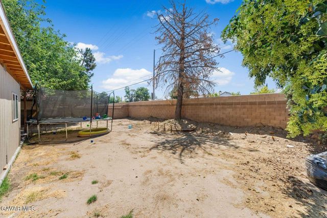 1350 Lincoln Ave, Lancaster, CA 93535