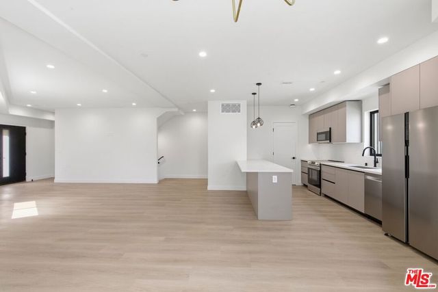 3845 Don Tomaso, Los Angeles, CA 90008