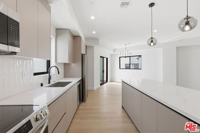 3845 Don Tomaso, Los Angeles, CA 90008