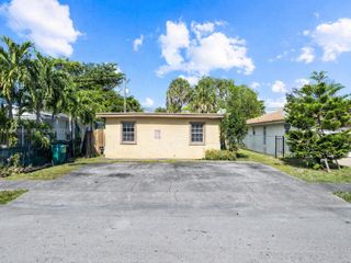 2821 NW 12th Ct, Fort Lauderdale, FL 33311