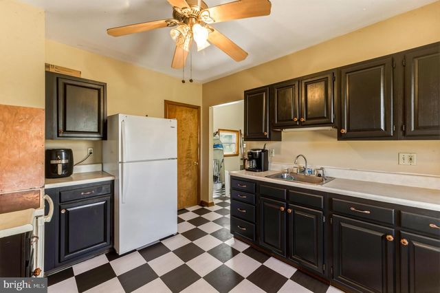 391 E BUTLER AVE, Vineland, NJ 08360
