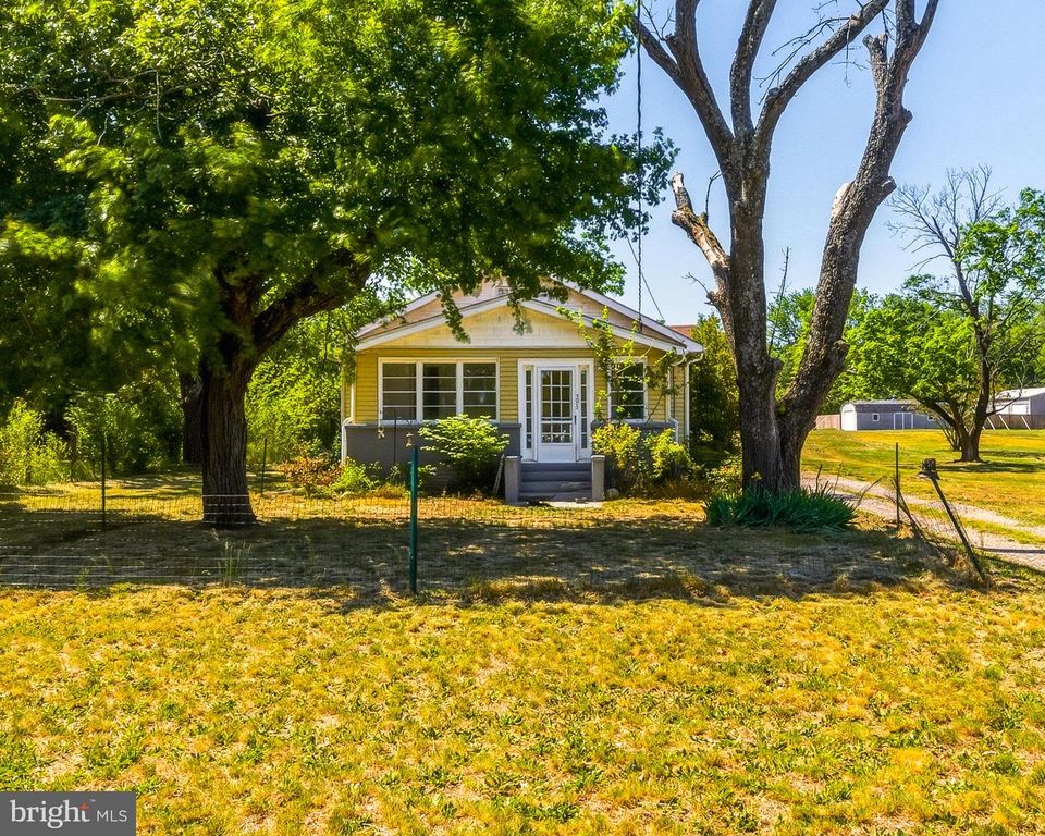 391 E BUTLER AVE, Vineland, NJ 08360