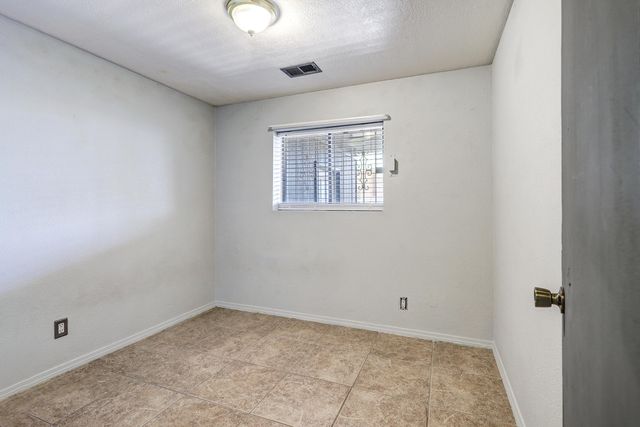 1520 55th Street NW, Albuquerque, NM 87105