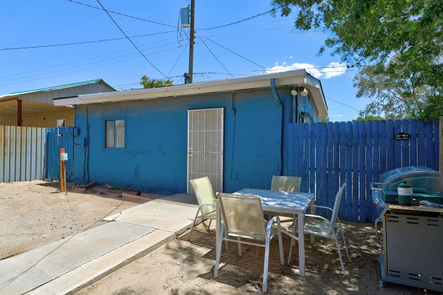 1520 55th Street NW, Albuquerque, NM 87105