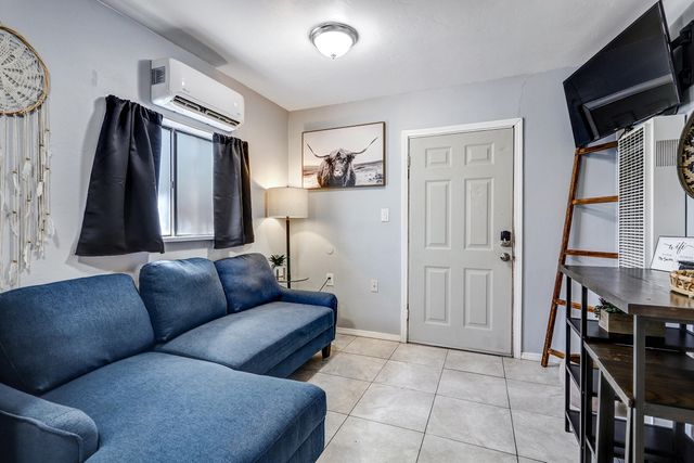 1520 55th Street NW, Albuquerque, NM 87105