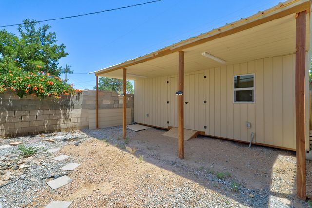 1520 55th Street NW, Albuquerque, NM 87105