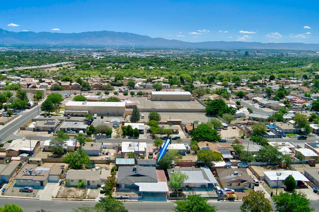 1520 55th Street NW, Albuquerque, NM 87105