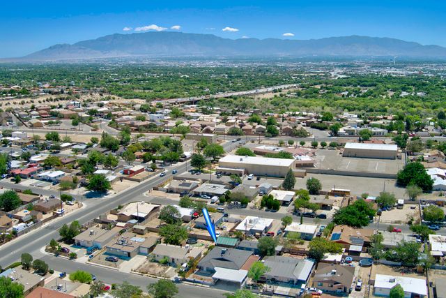 1520 55th Street NW, Albuquerque, NM 87105