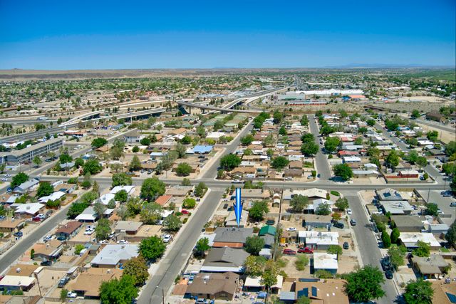 1520 55th Street NW, Albuquerque, NM 87105