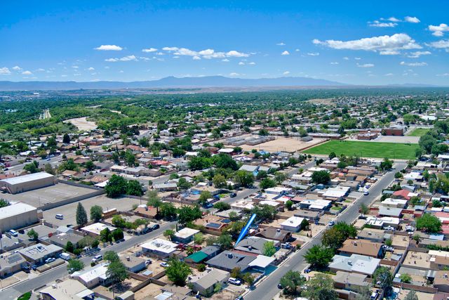 1520 55th Street NW, Albuquerque, NM 87105