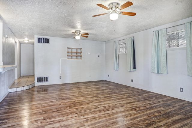 1520 55th Street NW, Albuquerque, NM 87105