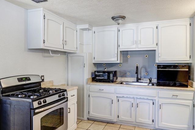 1520 55th Street NW, Albuquerque, NM 87105
