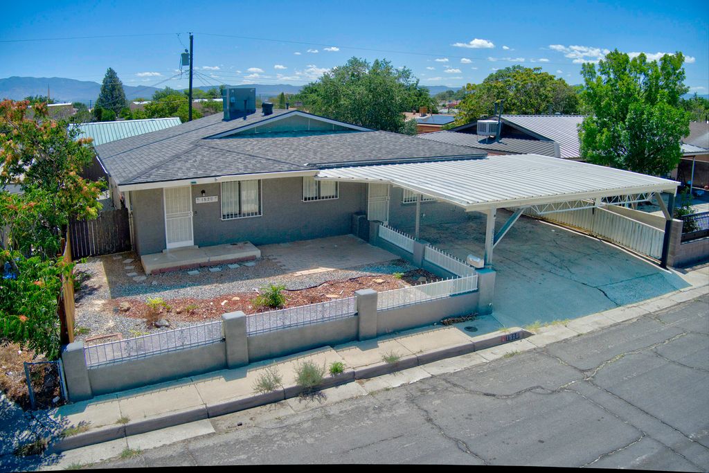 1520 55th Street NW, Albuquerque, NM 87105
