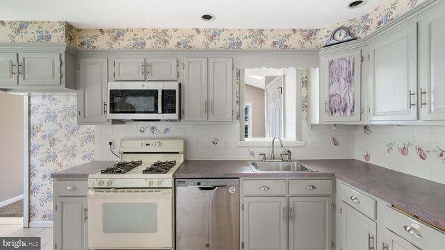 1435 SUNNYHILL LN, Havertown, PA 19083