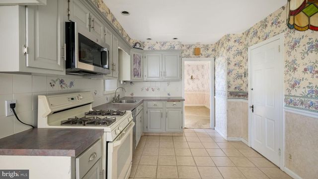 1435 SUNNYHILL LN, Havertown, PA 19083