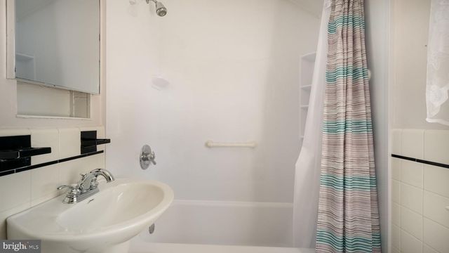 1435 SUNNYHILL LN, Havertown, PA 19083