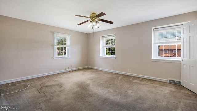 1435 SUNNYHILL LN, Havertown, PA 19083