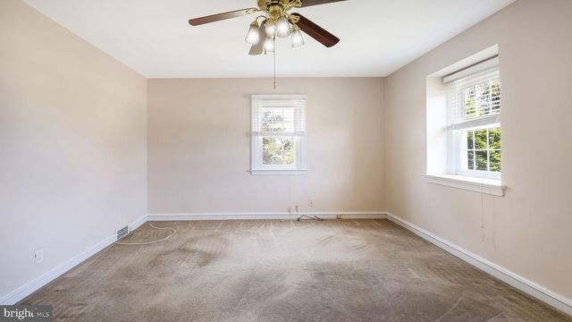 1435 SUNNYHILL LN, Havertown, PA 19083