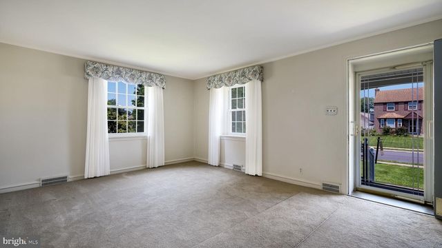1435 SUNNYHILL LN, Havertown, PA 19083