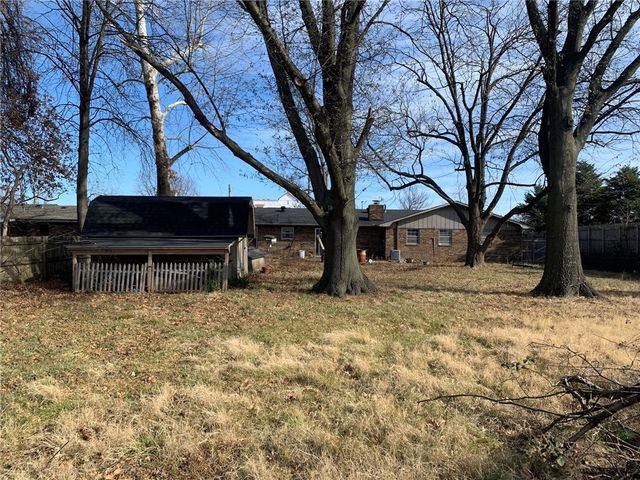 1302 B Street, Bentonville, AR 72712