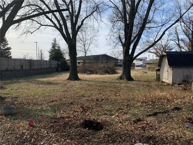 1302 B Street, Bentonville, AR 72712