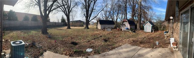 1302 B Street, Bentonville, AR 72712