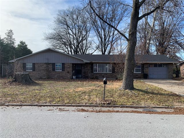 1302 B Street, Bentonville, AR 72712