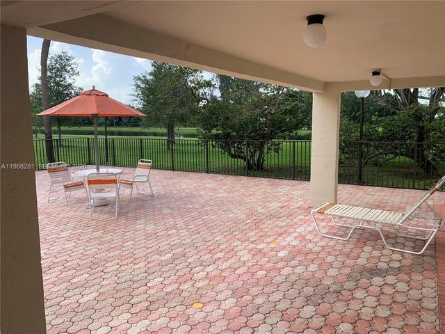 2326 S Cypress Bend Drive 221, Pompano Beach, FL 33069
