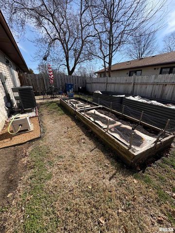 128 Volare Lane, Springfield, IL 62703