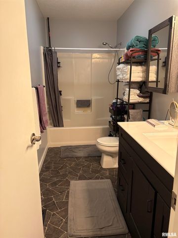 128 Volare Lane, Springfield, IL 62703