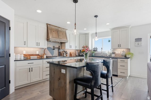 1027 W SEASONS VIEW CT, Lehi, UT 84048