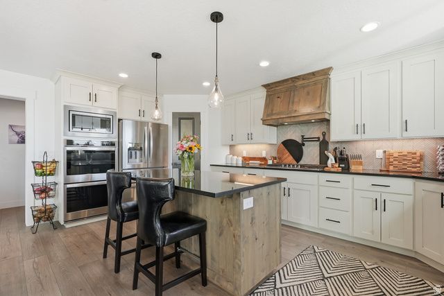 1027 W SEASONS VIEW CT, Lehi, UT 84048