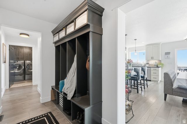 1027 W SEASONS VIEW CT, Lehi, UT 84048