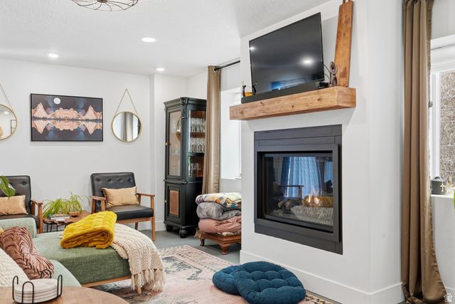 1027 W SEASONS VIEW CT, Lehi, UT 84048