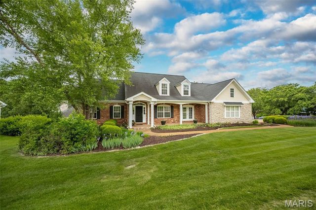 102 Seabrook Court, Chesterfield, MO 63017