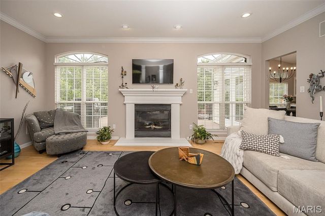 102 Seabrook Court, Chesterfield, MO 63017