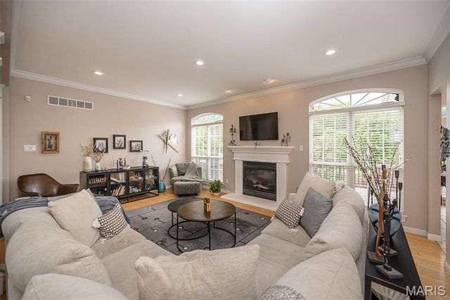 102 Seabrook Court, Chesterfield, MO 63017