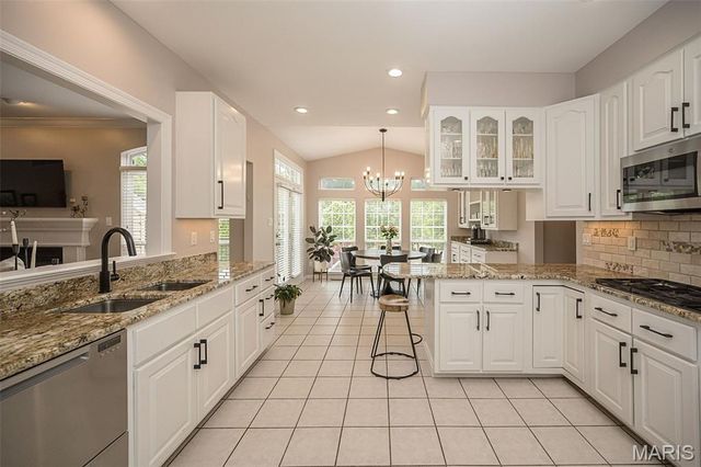 102 Seabrook Court, Chesterfield, MO 63017