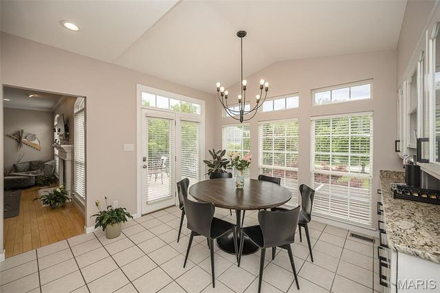 102 Seabrook Court, Chesterfield, MO 63017